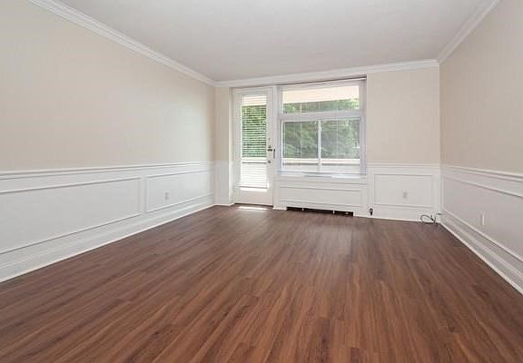 4th image of 36 Eliot St #15