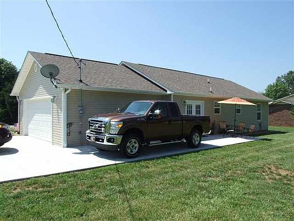 3rd image of 3105 Tagen Ln