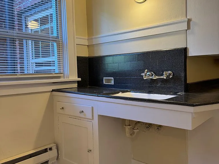 Belmont Apartments — Photo 35