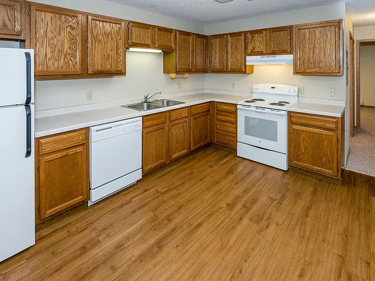 Pine Ridge Apartments — Photo 3