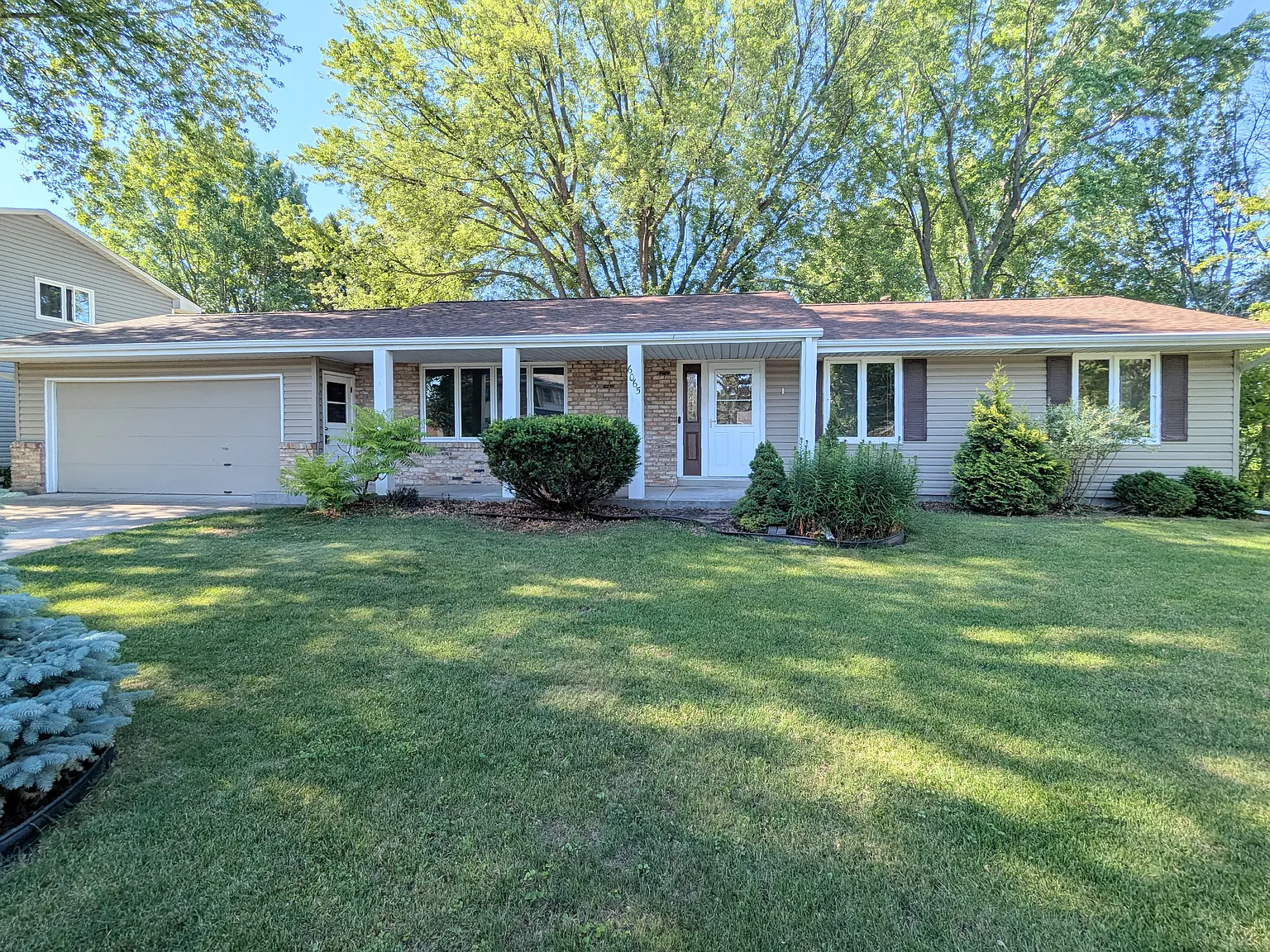 3 bed, 1300 sqft, $2,395 — Photo 1