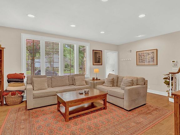 3rd image of 2531 Kenilworth Ave