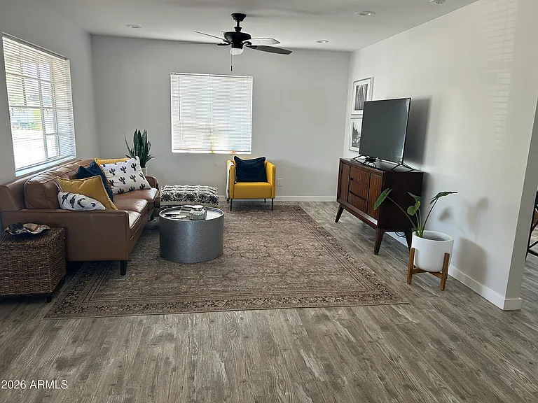 326 W Highland Ave — Photo 5