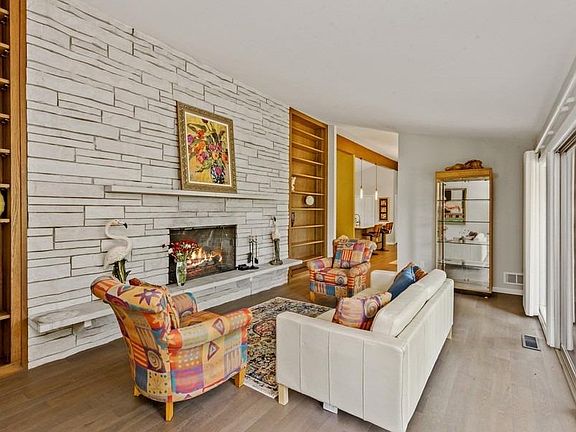 3rd image of 101 Sheffield Dr