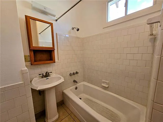 2915 Carondelet St — Photo 11