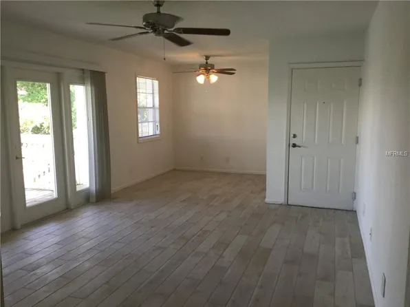 239 Seahorse Dr SE Unit F, Saint Petersburg, FL 33705