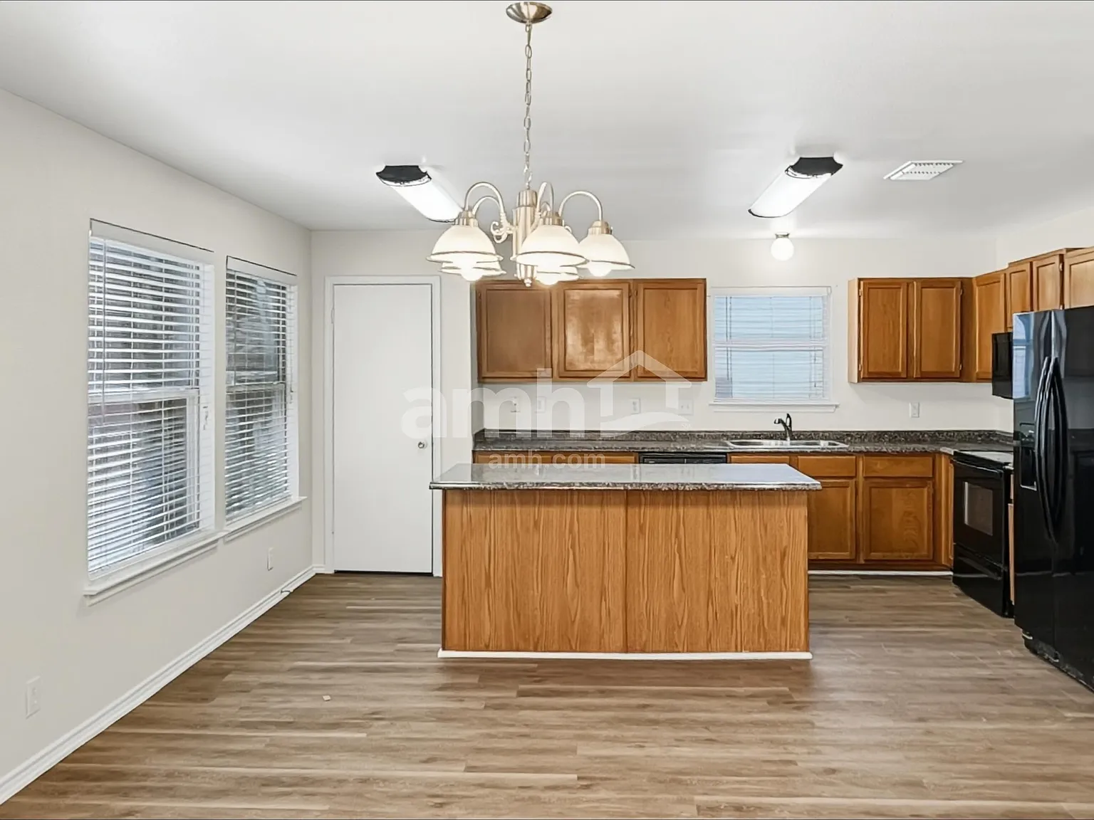 4 bed, 2.5 bath, 2124 sqft, $2,015 — Photo 4