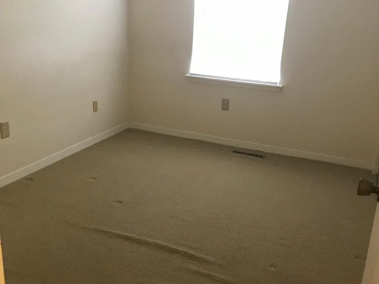 329 Charles St — Photo 16