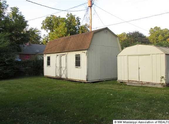 4th image of 8026 Stratford Dr
