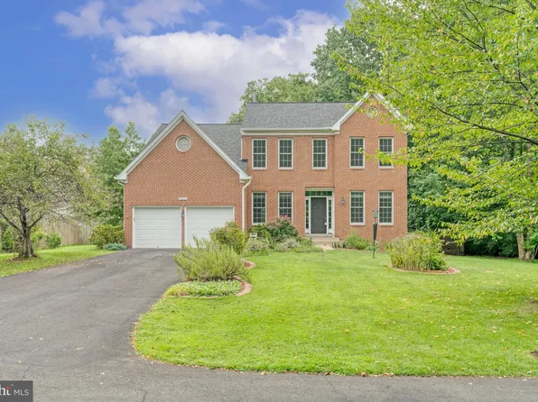 14511 Picket Oaks Rd, Centreville, VA 20121