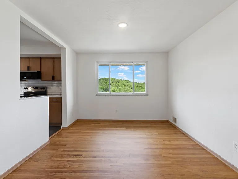 115 Green Glen Dr — Photo 8