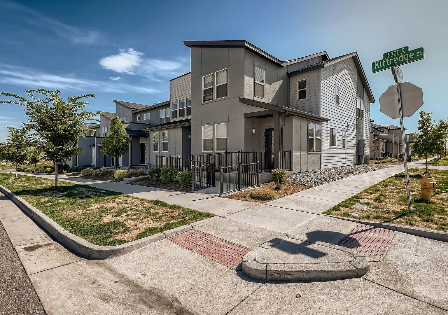Spacious 3BR Townhome with Stainless Steel Appliances & 2-Car Garage — Photo 1