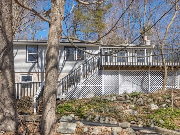 71 Roosevelt Ave, Jefferson Twp., NJ 07438