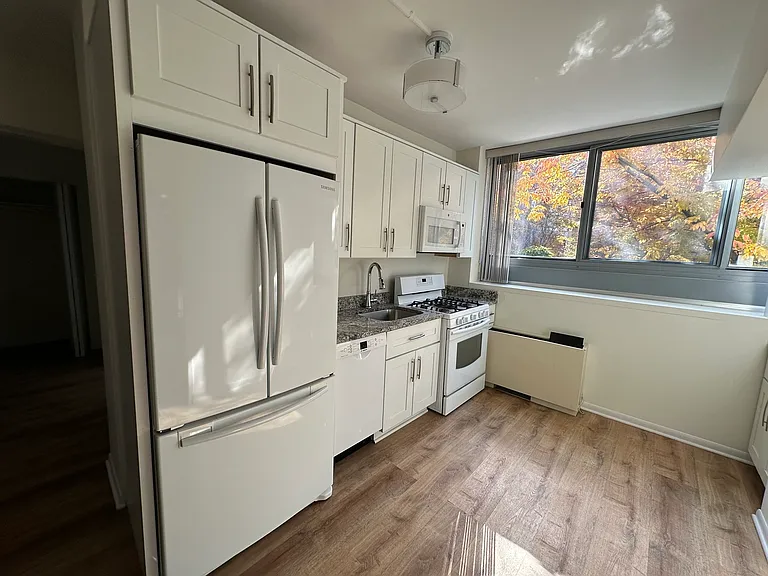 1555 N Dearborn Pkwy #2A — Photo 2