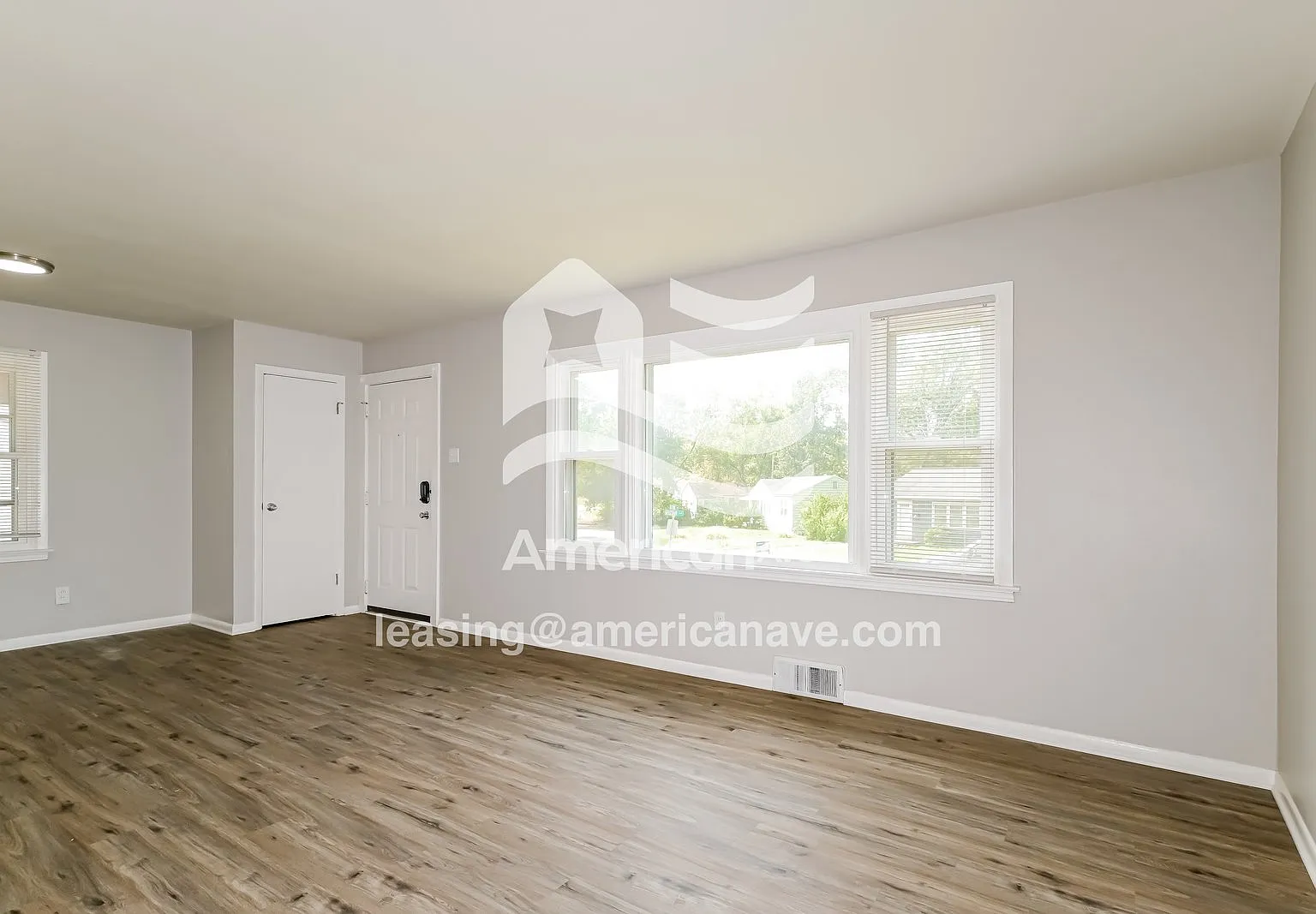3 bed, 1.0 bath, 1036 sqft, $1,297 — Photo 4