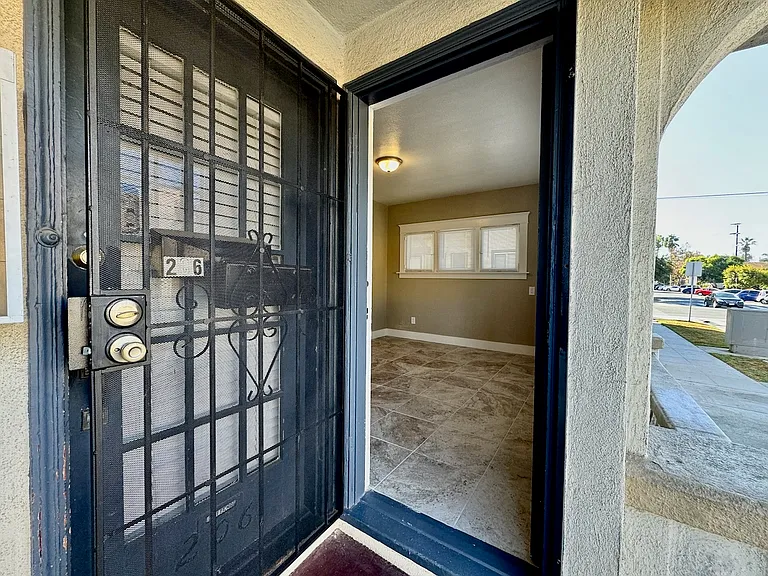 204 Falcon Ave — Photo 4