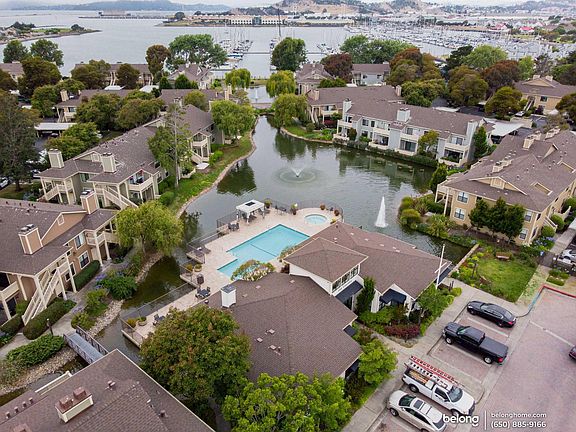 2nd image of 27 Shoreline Ct