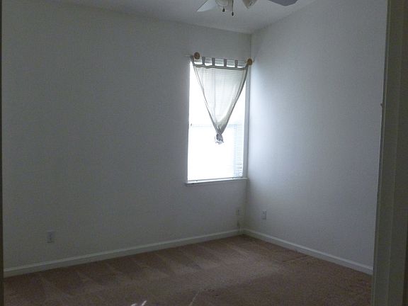 5th image of 396 Avila Dr