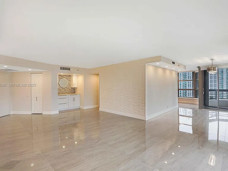 3500 Mystic Pointe Dr #1206 — Photo 28