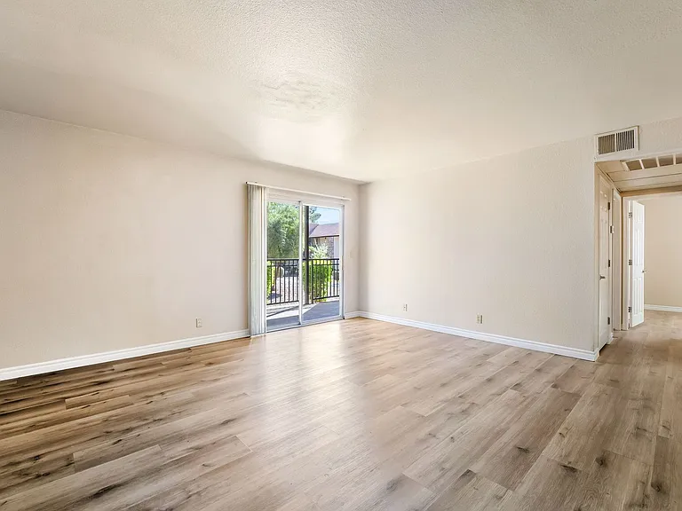 5062 River Glen Dr #151 — Photo 5