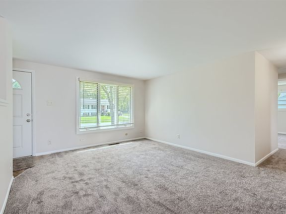 3rd image of 50 S Willow Ln