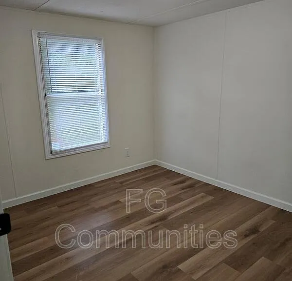 100 2nd Ave SE #C — Photo 3