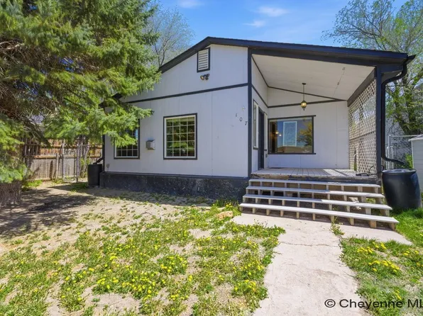 107 N Lincoln Ave, Glendo, WY 82213