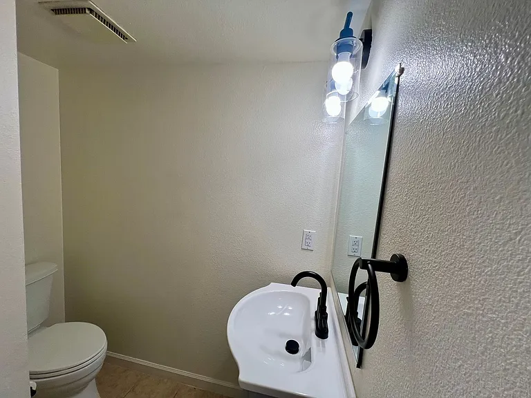 5170 Riverside Blvd — Photo 11