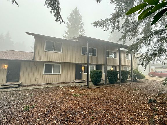 2nd image of 820 NE Riddell Rd #D