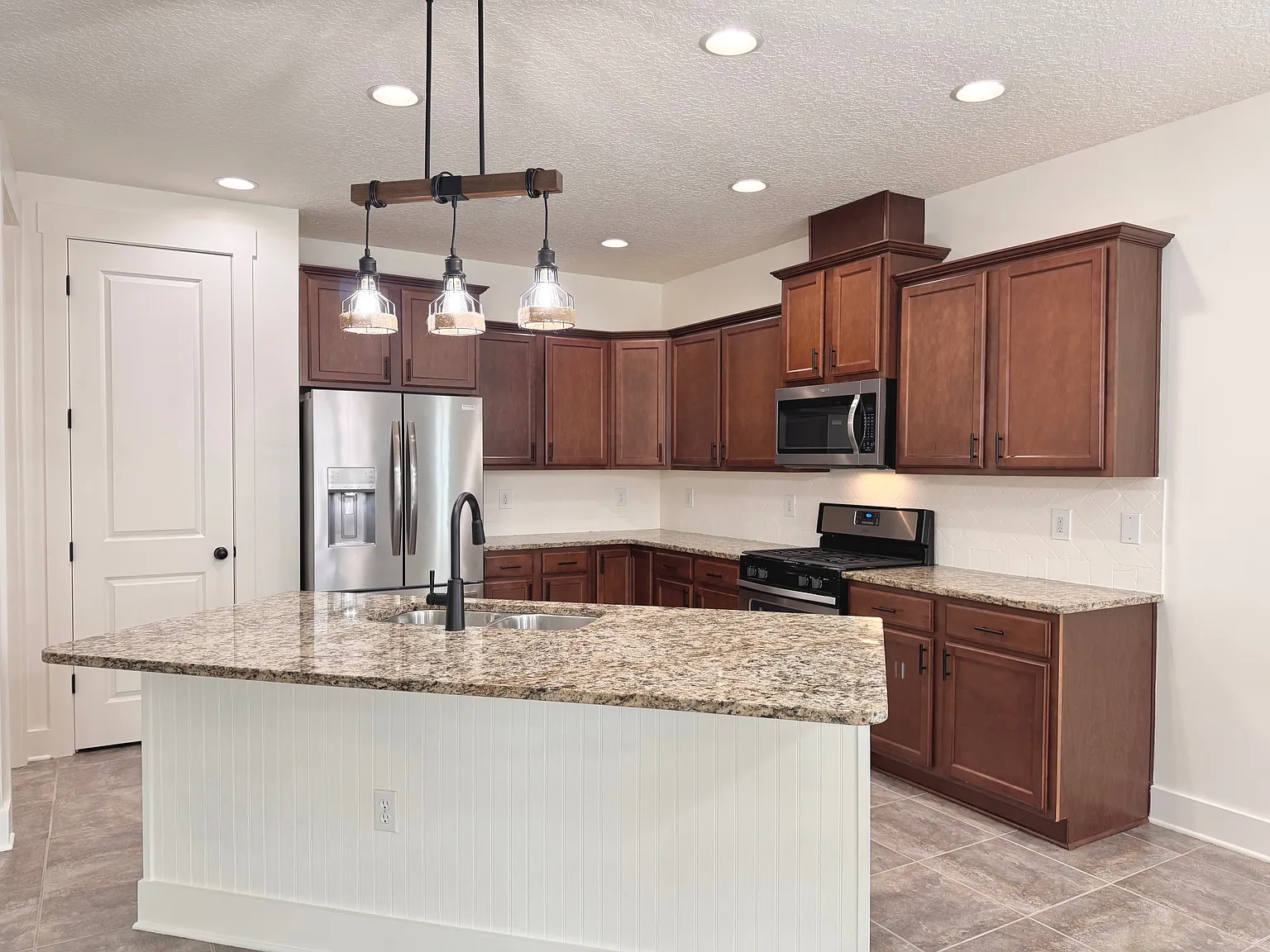 3 bed, 1670 sqft, $3,500 — Photo 4
