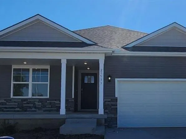 21533 Carrara Cir, Peculiar, MO 64078