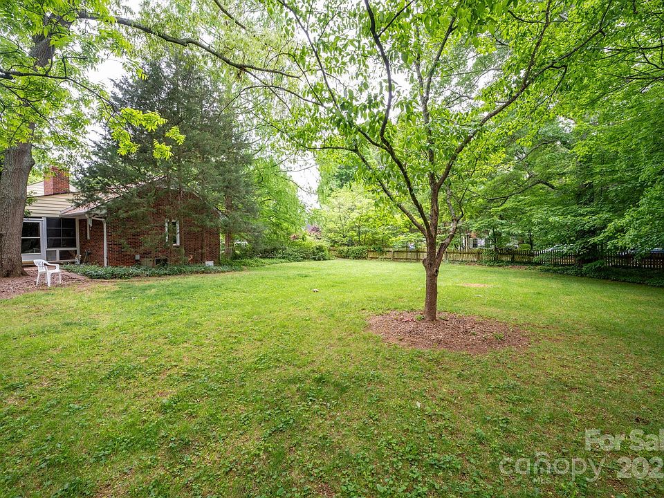 2nd image of 549 Lorimer Rd