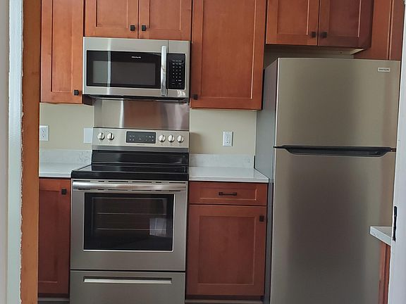 3rd image of 324 Catalpa Dr Unit 324