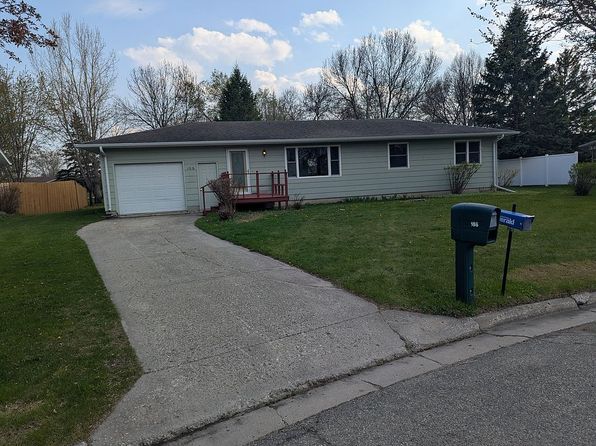 106 Circle Dr