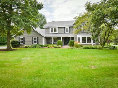 10205 N Kenilworth Cir, Mequon, WI, 53092