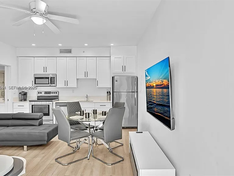 940 Michigan Ave #10 — Photo 20