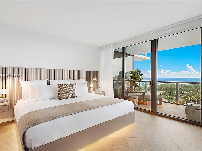2201 Collins Ave #804 — Photo 3