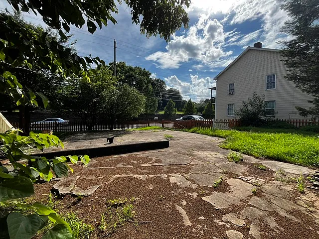 240 Boulevard SE — Photo 4
