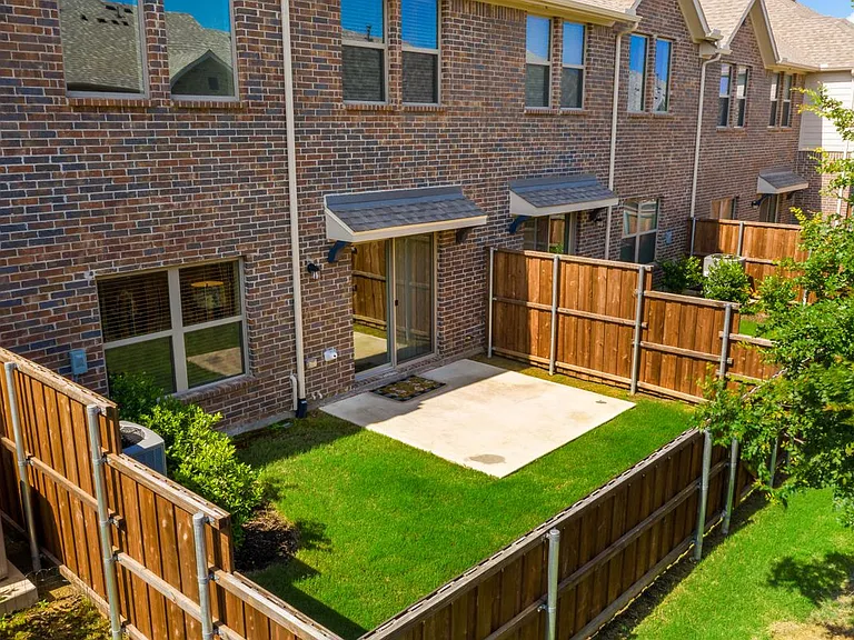 2749 Starburst Dr — Photo 4