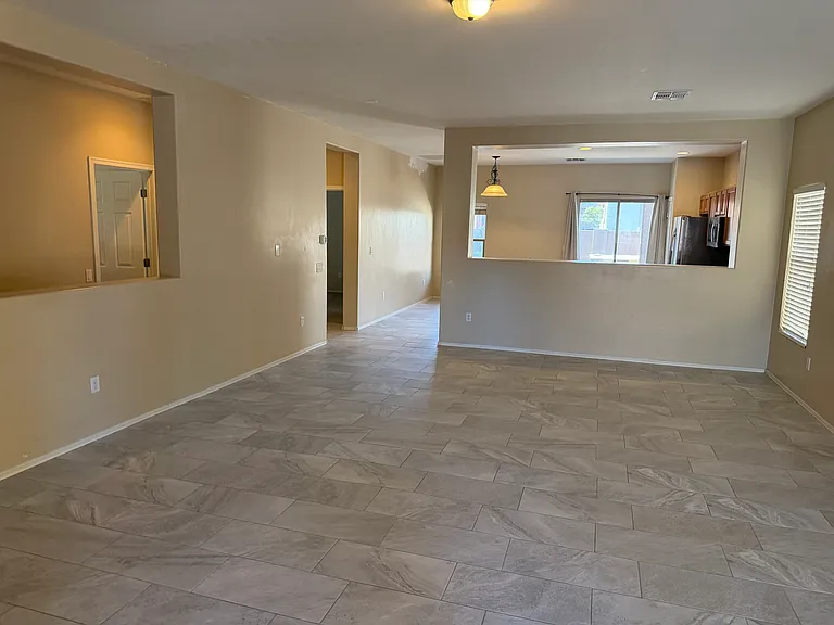 957 W Calle Valenciana — Photo 8