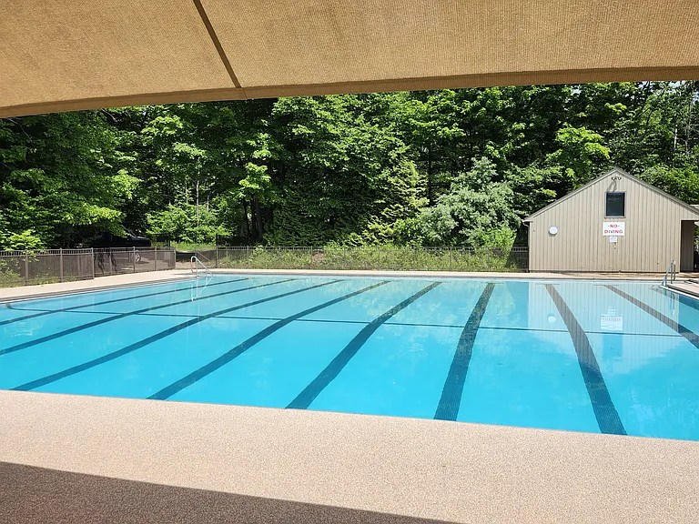 421 E Hyerdale Dr — Photo 24