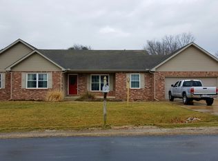 41 Pheasant Run Rd, Monticello, IL 61856