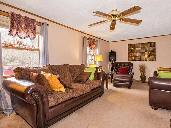 3rd image of 5 Halstead Dr