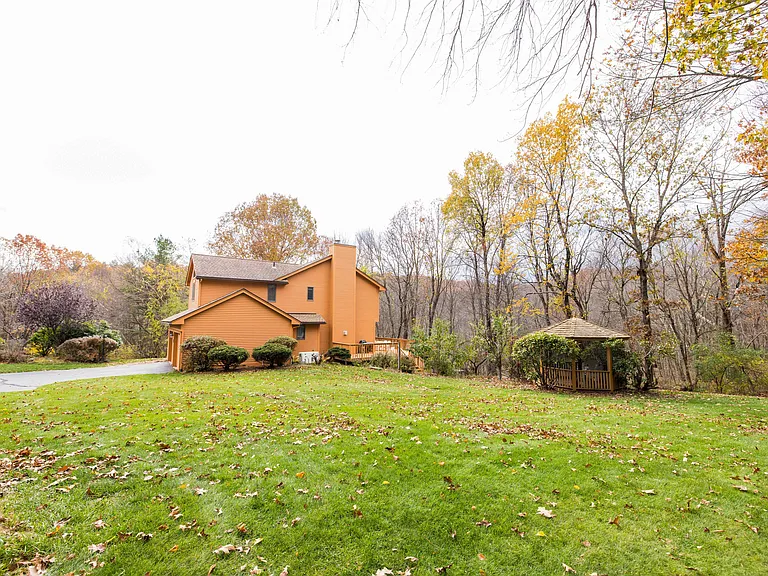 18 Clifford Ave — Photo 47