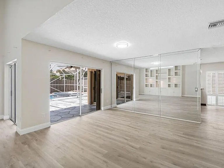 10425 Buena Ventura Dr — Photo 8