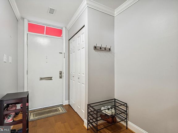 4th image of 1657 S Hayes St APT B