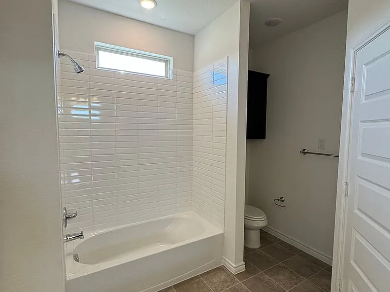 504 Saddle Ln — Photo 10