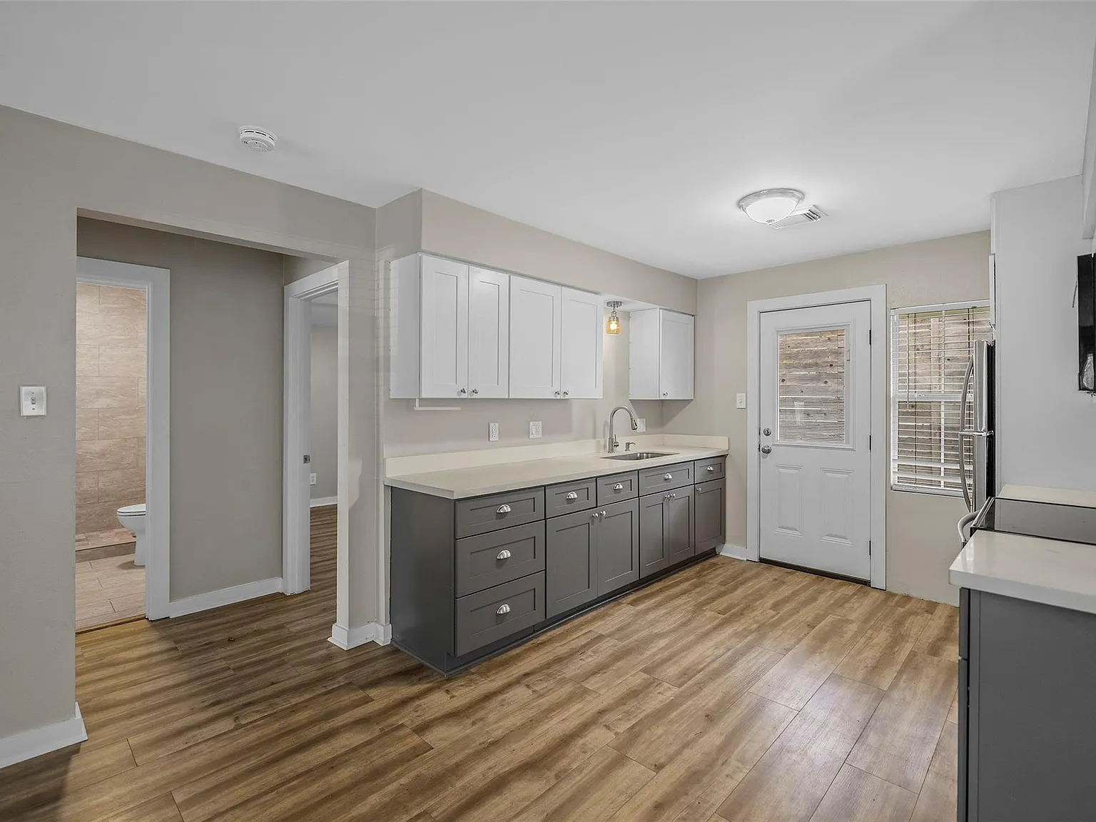 2 bed, 1.0 bath, 1100 sqft, $1,425 — Photo 1