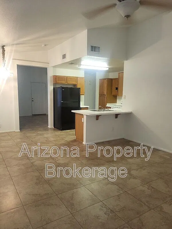 3 bed, 2.0 bath, 1313 sqft, $1,895 — Photo 3