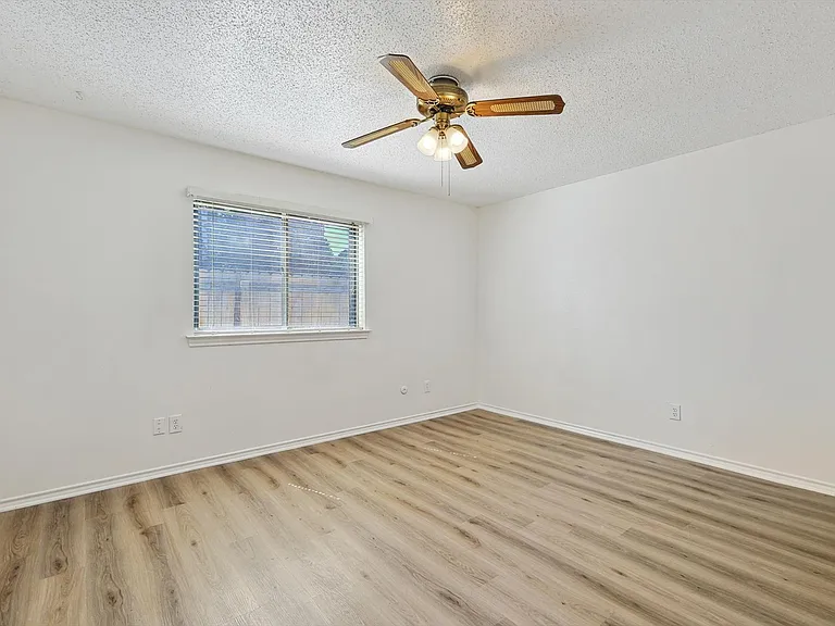 5137 Shoregate Dr — Photo 22